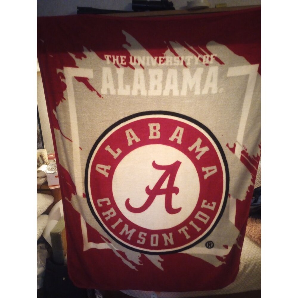 Alabama Crimson Tide NCAA 46" x 60" Plush Dimensional Throw Blanket-F2004028392